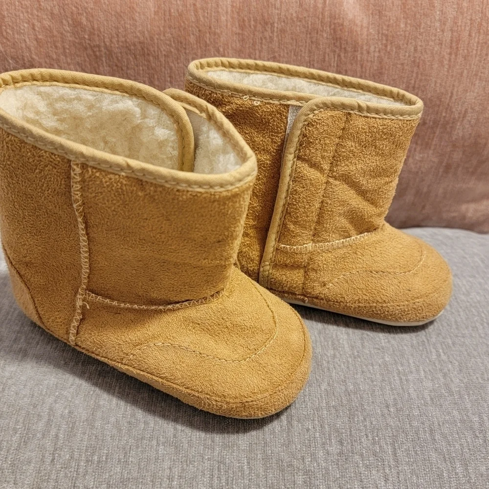Tong You Yuan Baby Khaki Faux Suede Ankle Boots